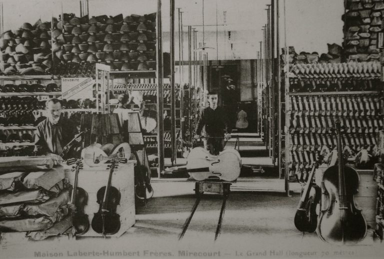 Photo d'époque des ateliers Laberte-Humbert.