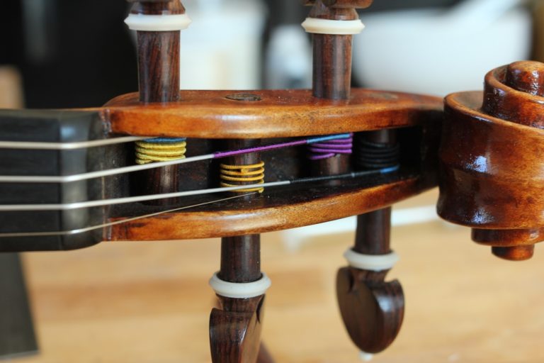 changer les cordes de son violon chevillier