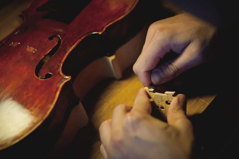 Comment devenir luthier en faisant beaucoup de chevalets