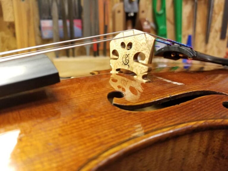 Comment replacer le chevalet d'un violon