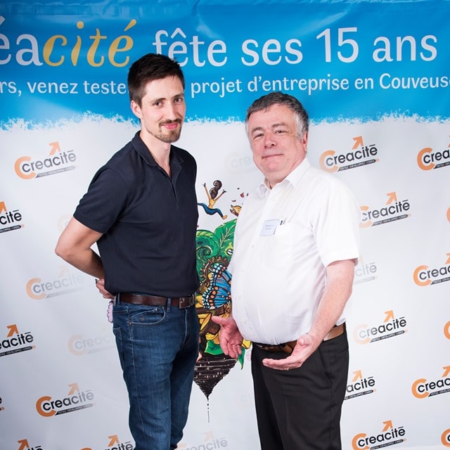 Un luthier chez Créacité avec un expert