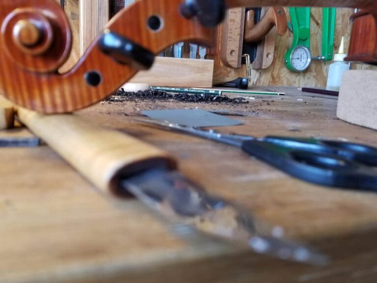 Se former à la lutherie en alternance établi