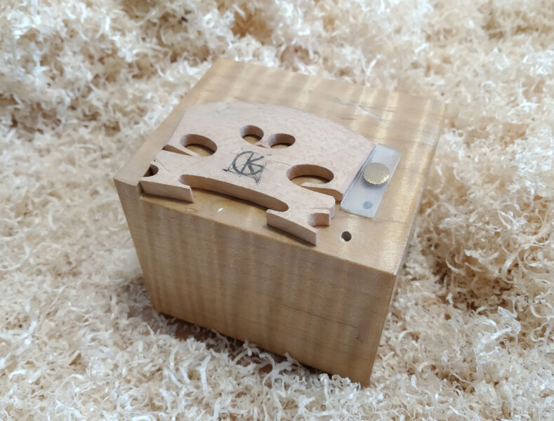 Fabriquer ses propres petits outils de lutherie - Cale-chevalet